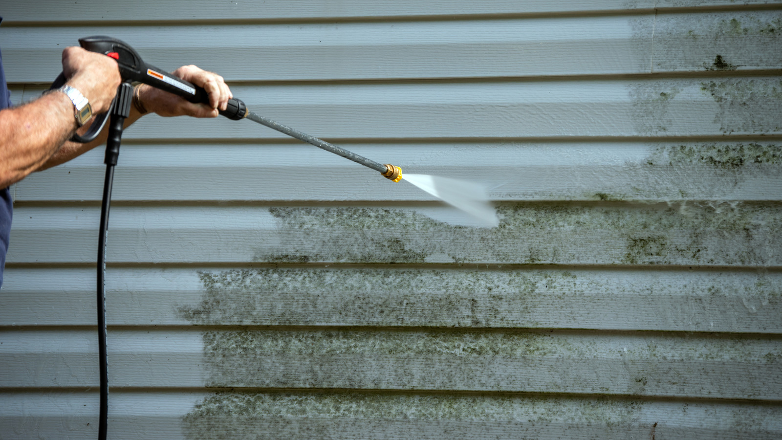 Saving Money With Professional Pressure Washing Services